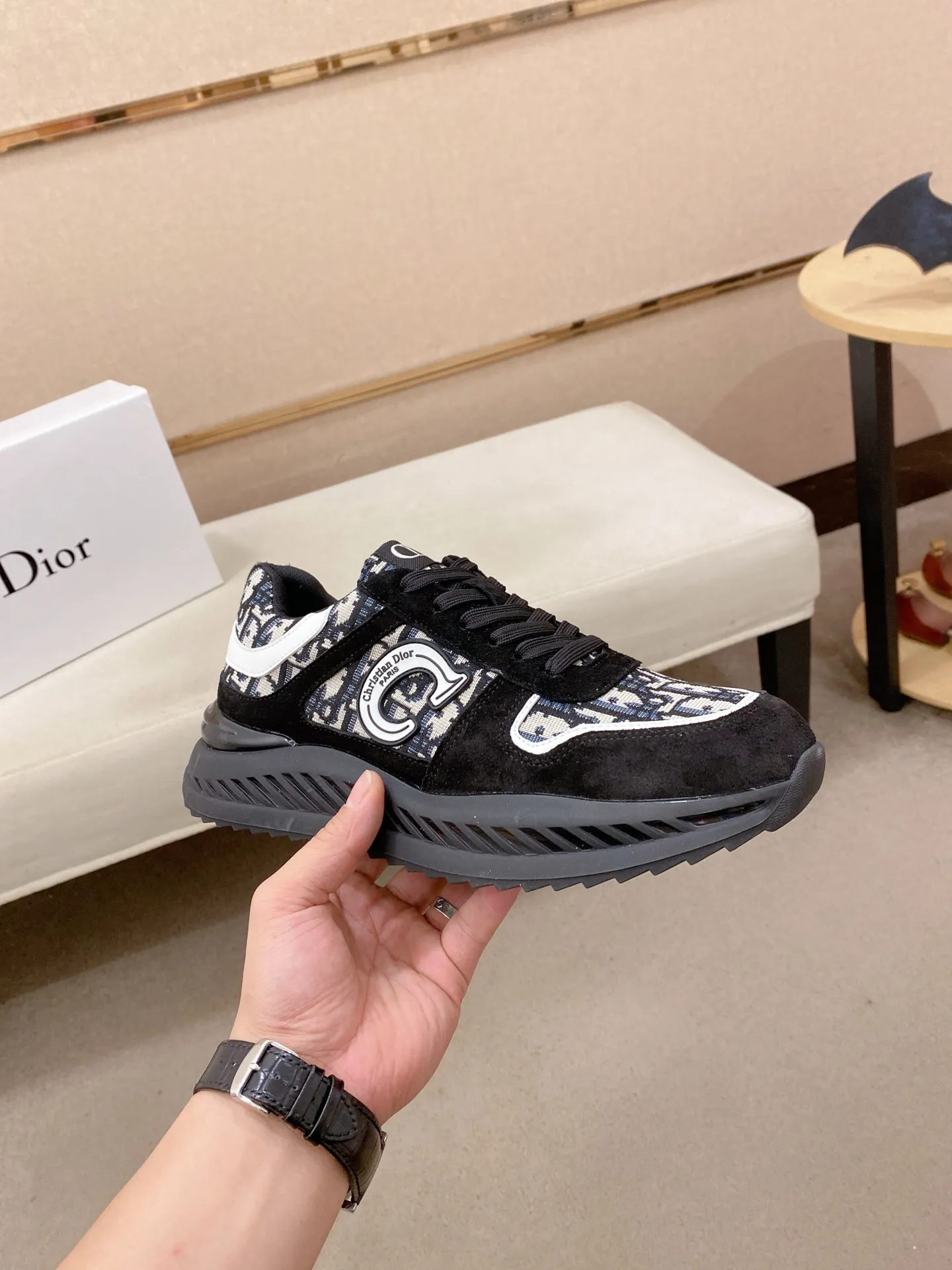 Men's shoes💰 462💰🇮🇹🇮🇹Dior d The new model is on sale at the same time at the counter. The upper 🇮🇹 is imported Italian first-layer cowhide, and the lining is fully imported sheepskin 💪💪. It is a complete 1⃣️ to 1⃣️ replica 🇮🇹💪💪, ⚠ Sole: The original sole is specially provided by the original factory. The exclusive movable molded sole is super comfortable. ⚠Original factory single goods, 🔍🔍high quality, you can enter and leave the counter at will, welcome to compare⚠. Code number:38-44